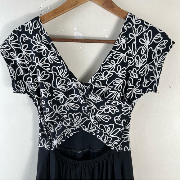 PACT Organic Cotton Fit And Flare Dress Black/White peekaboo Back Size Small - Picture 9 of 13